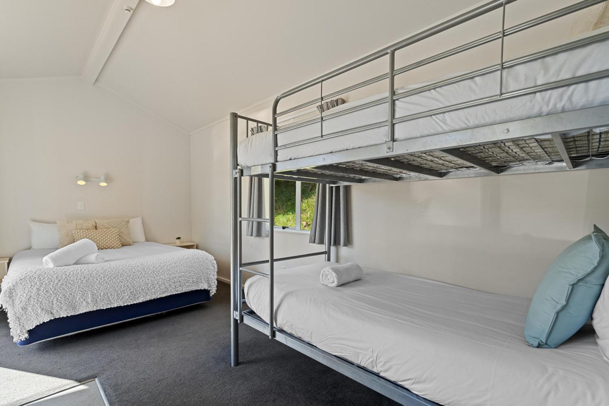 Tasman Holiday Parks Picton Exterior photo A bunk bed
