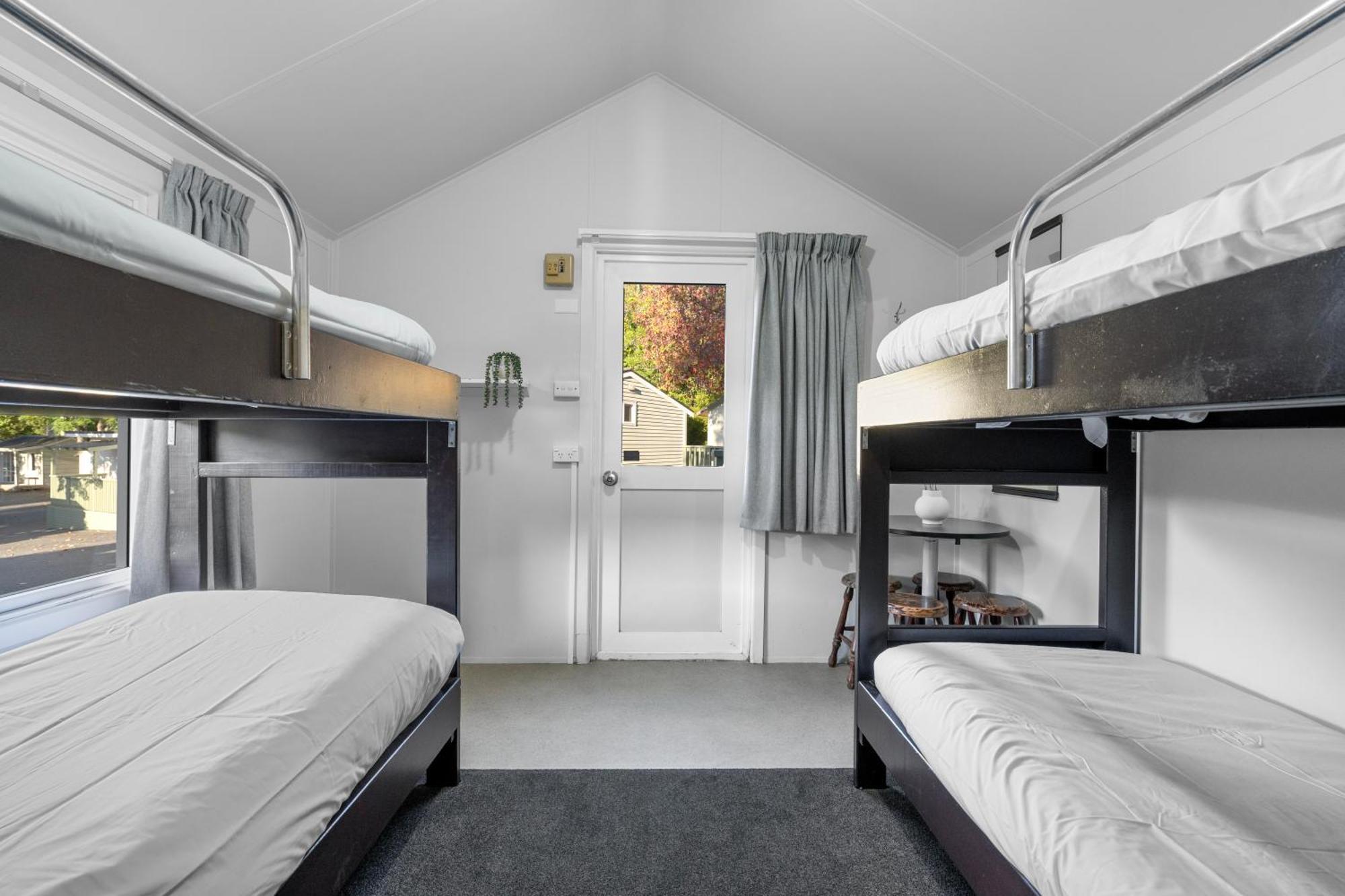 Tasman Holiday Parks Picton Exterior photo A room at the hostel