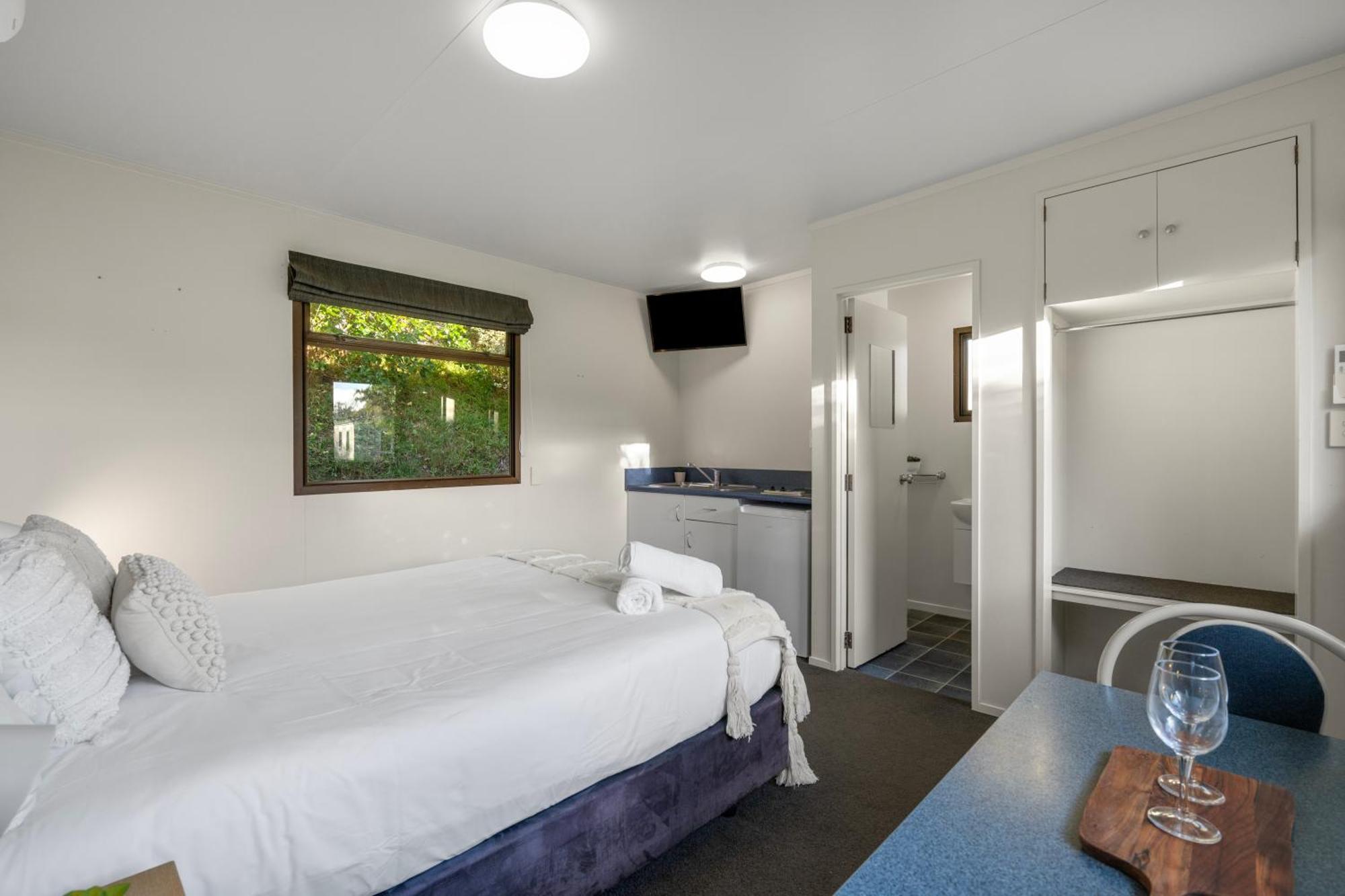 Tasman Holiday Parks Picton Exterior photo A studio apartment