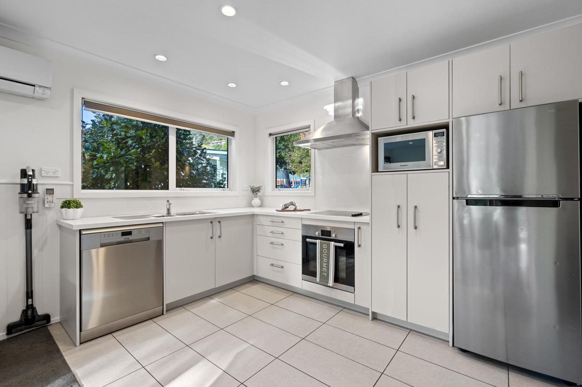 Tasman Holiday Parks Picton Exterior photo A modern Australian kitchen