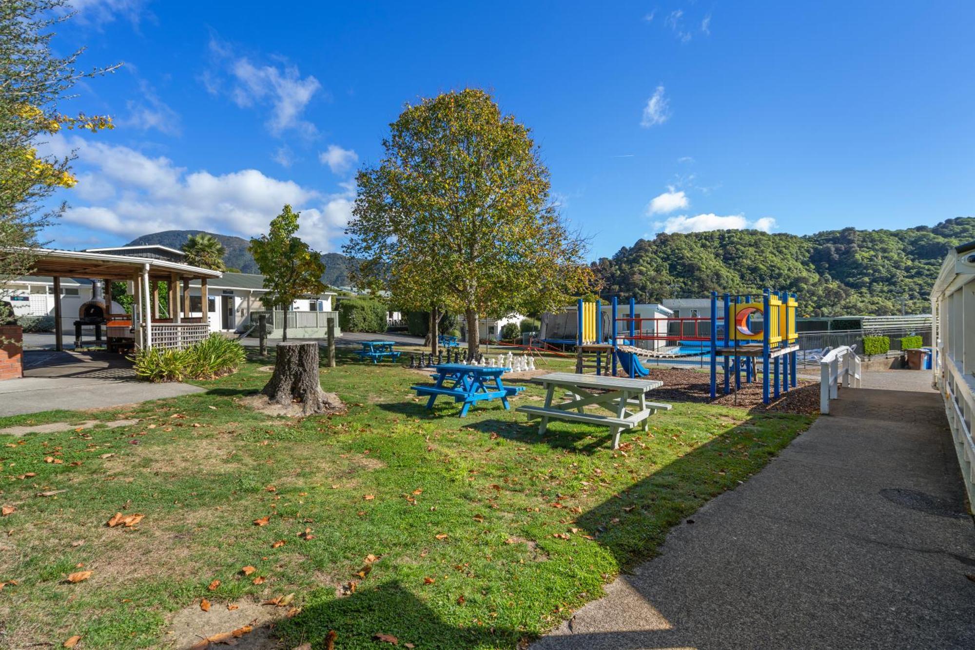 Tasman Holiday Parks Picton Exterior photo Playground at the school