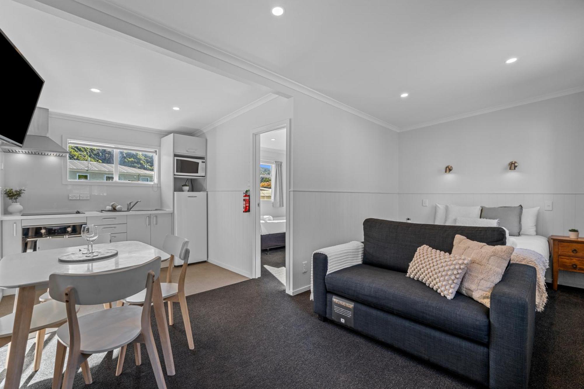 Tasman Holiday Parks Picton Exterior photo A typical studio apartment