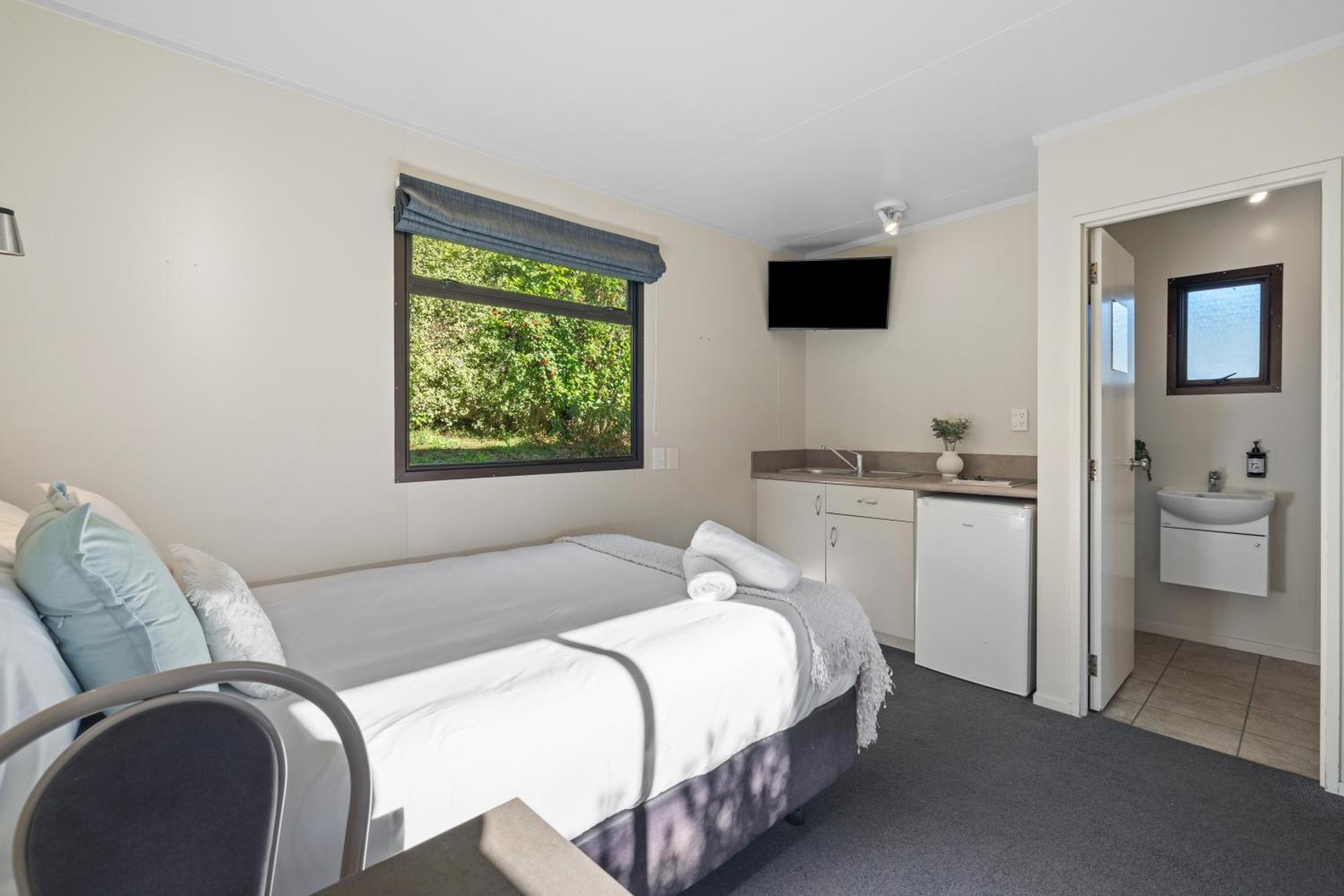Tasman Holiday Parks Picton Exterior photo A studio apartment