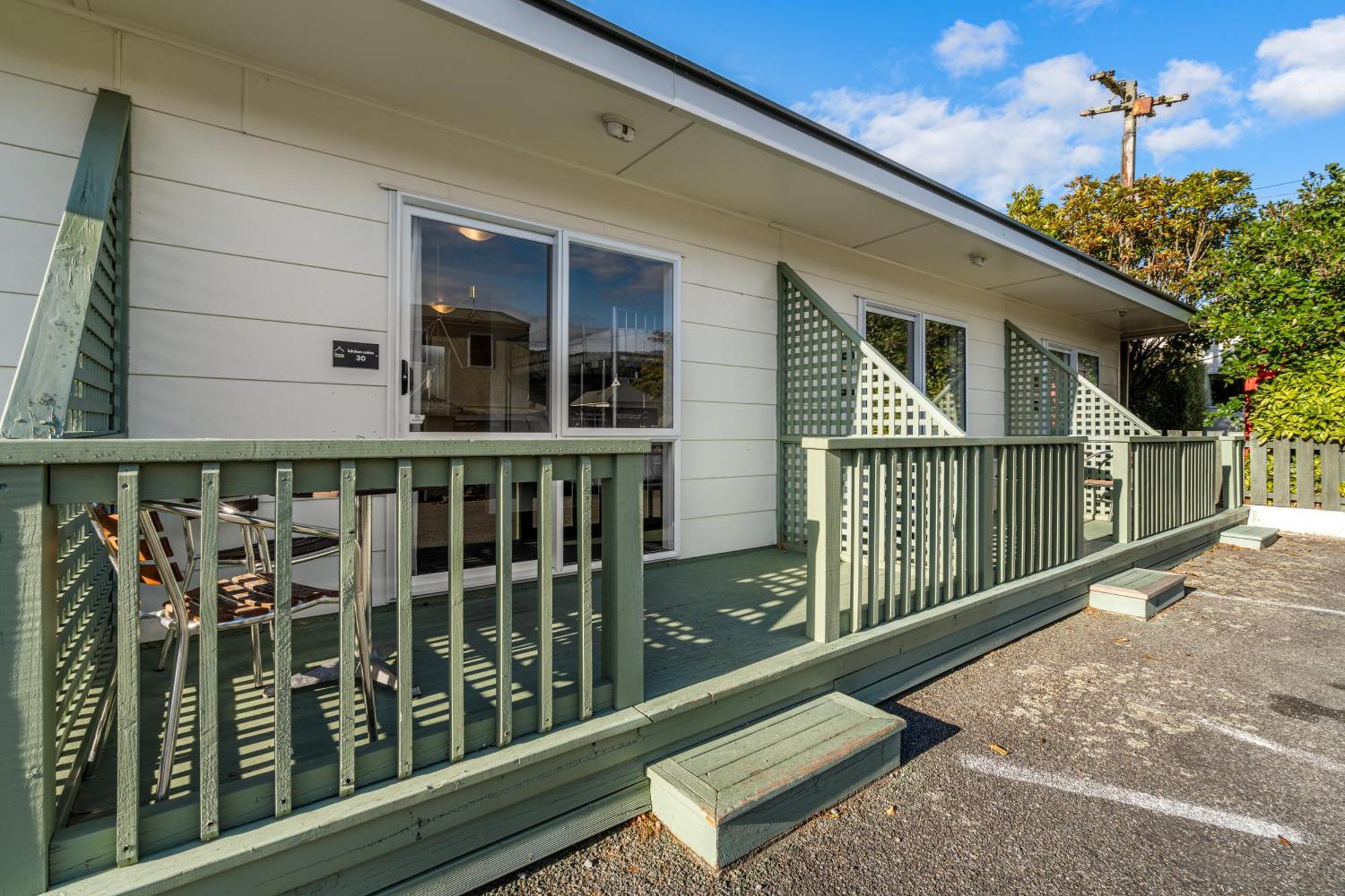 Tasman Holiday Parks Picton Exterior photo A typical motel room in New Zealand