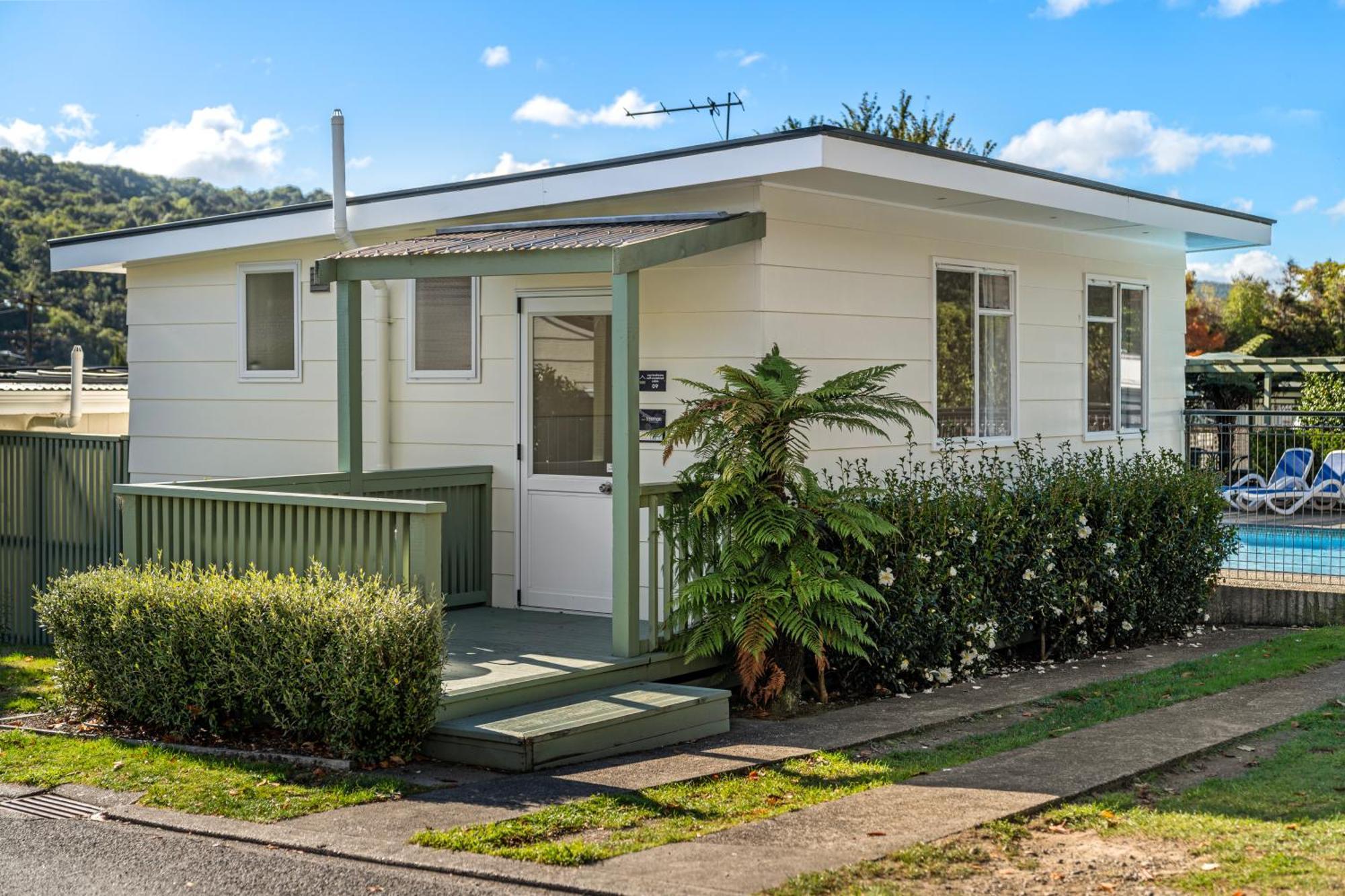 Tasman Holiday Parks Picton Exterior photo A typical villa at the resort
