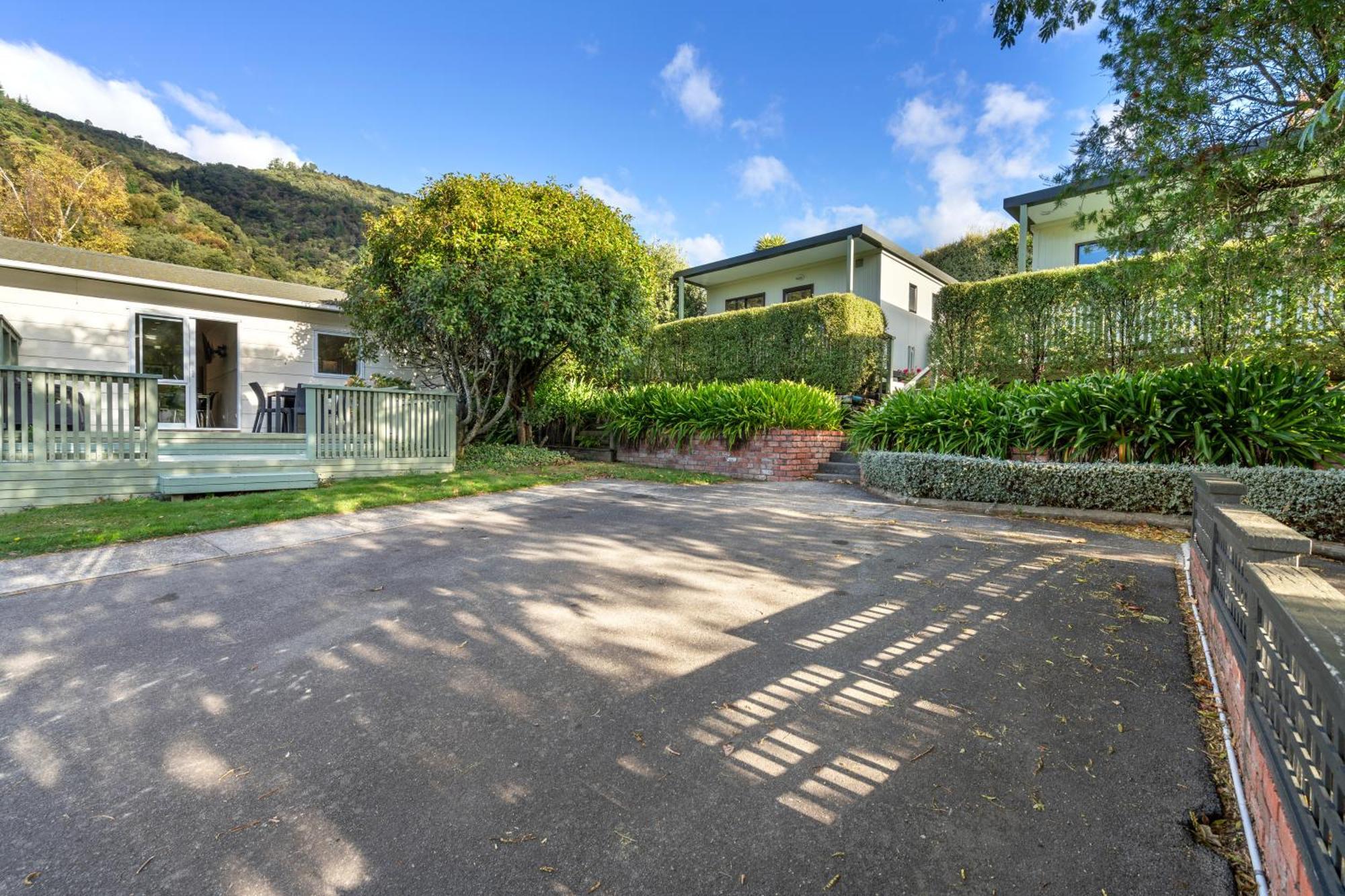 Tasman Holiday Parks Picton Exterior photo The entrance to the house
